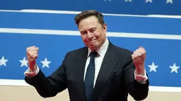 Илон Маск представил новый летающий Tesla Roadster